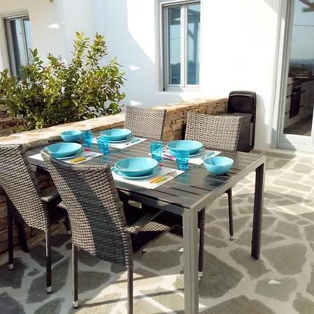 Naxos Apartman *