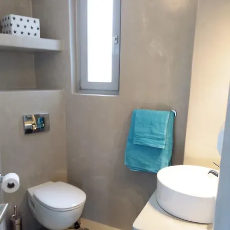 Naxos Apartman *